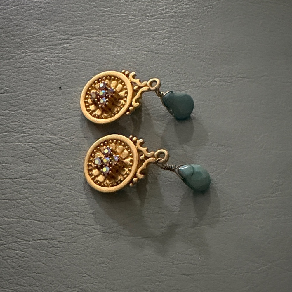 Elegant Gold and Green Dangle Earrings Clip